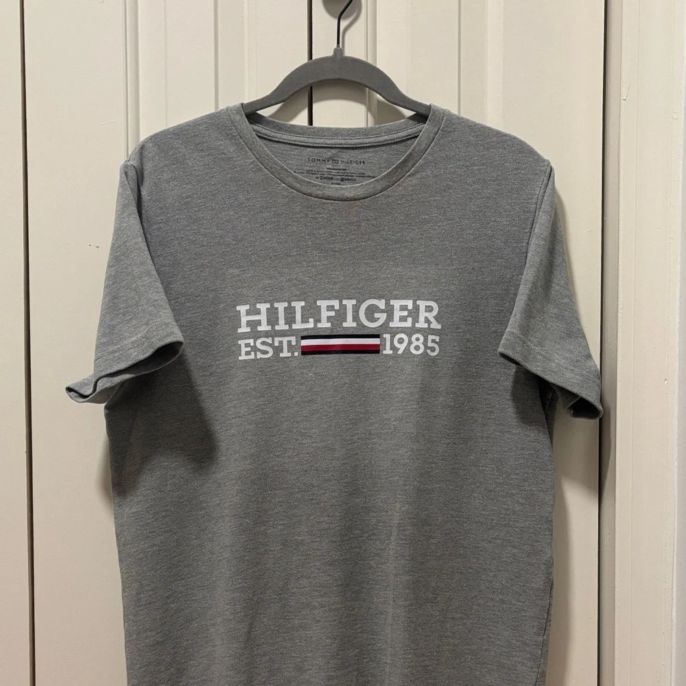 Tommy Hilfiger Gray Short Sleeve Tee - Picture 4 of 11